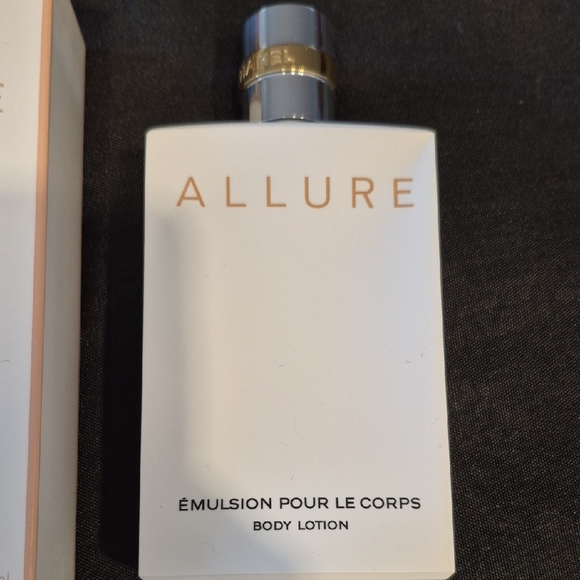 CHANEL Allure Body Lotion - Picture 2 of 5
